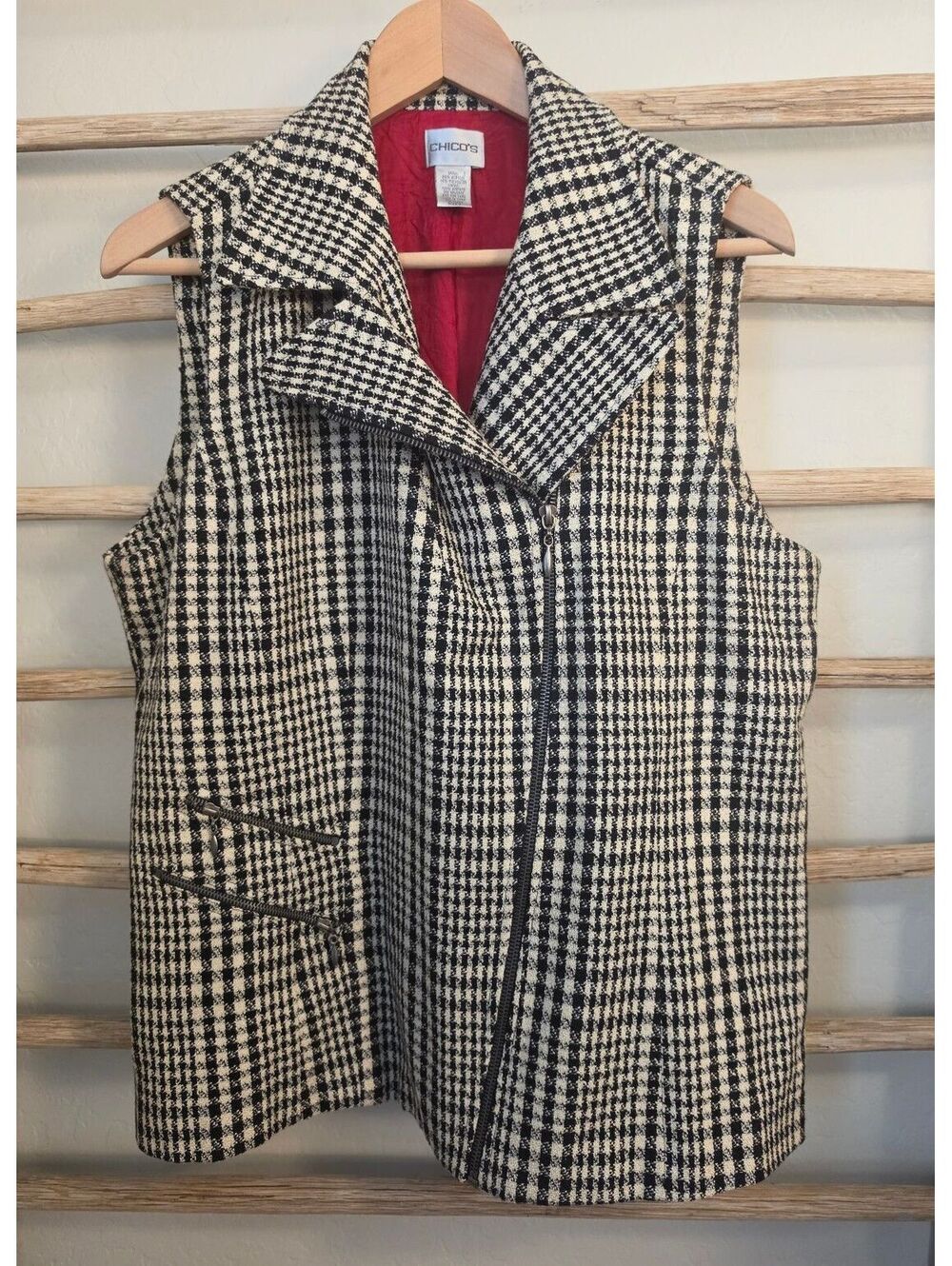 Chico's Women's Sleeveless Houndstooth Vest Size 2 Black and White